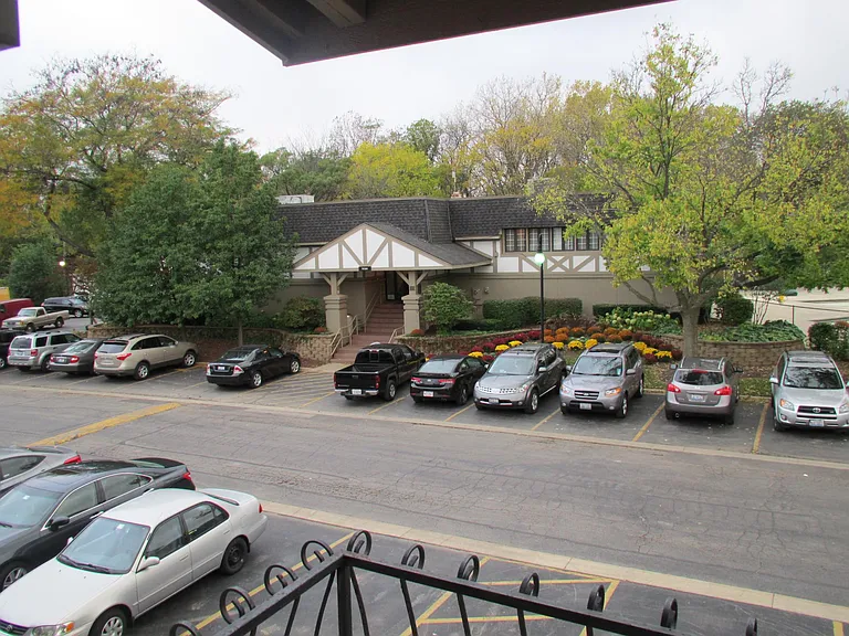 9S201 Lake Dr #2 — Photo 25