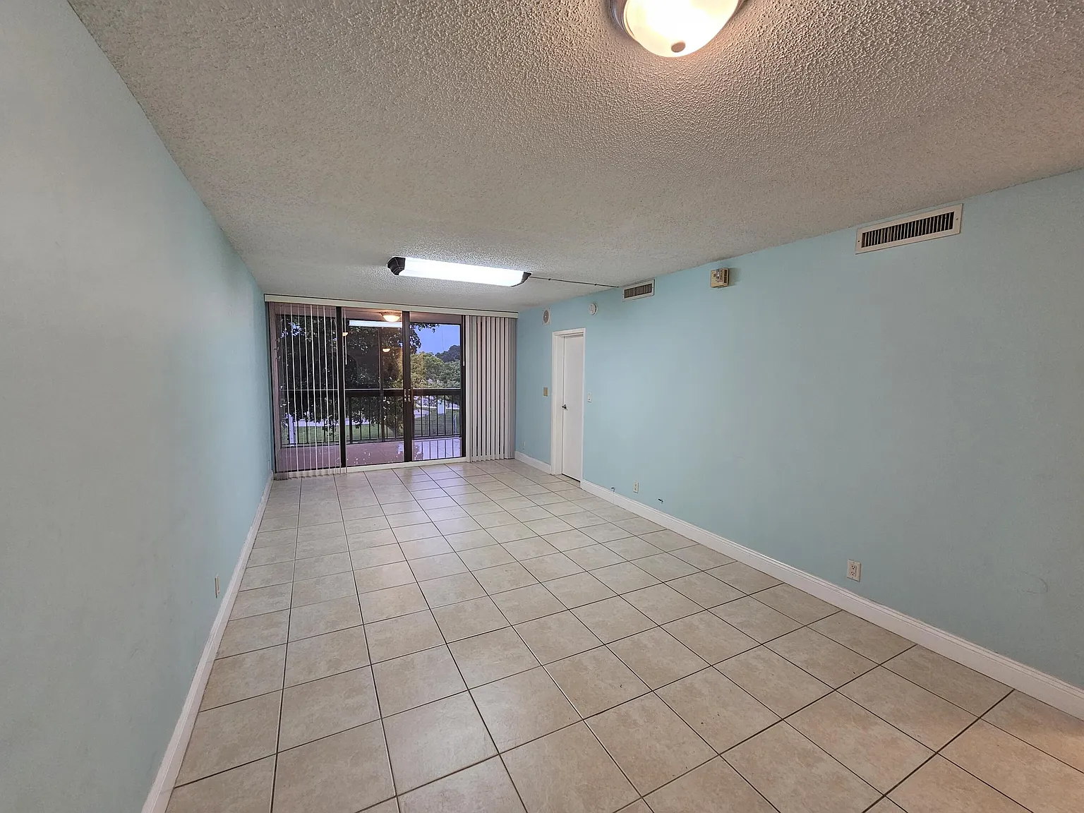 2 bed, 2.0 bath, 1068 sqft, $2,100 — Photo 2