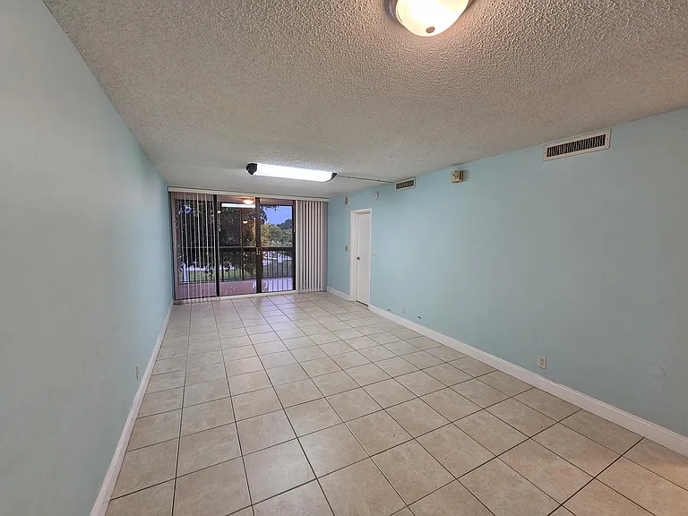 8441 Forest Hills Dr #302 — Photo 2