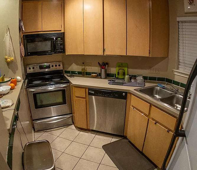 905 W 22nd 1/2 St #204 — Photo 5