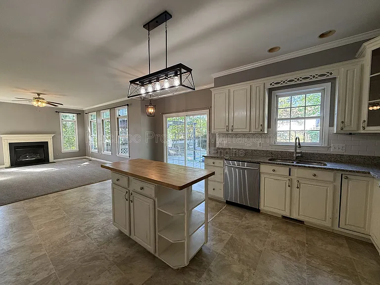 10500 Westfield Ln — Photo 15