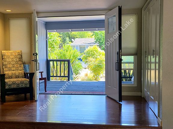 5th image of 3072 Latham Ln #El