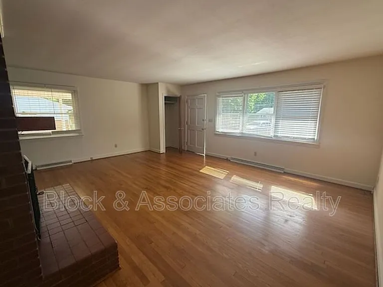 1723 Brook Dr — Photo 6