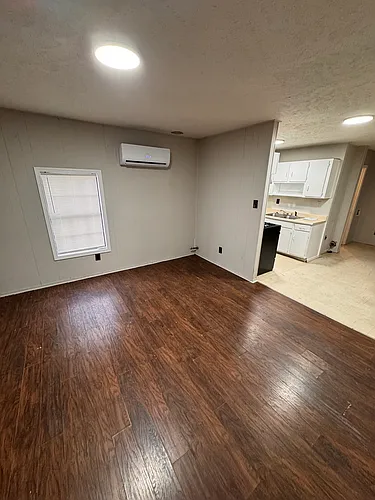 201 McRee St Photo 1
