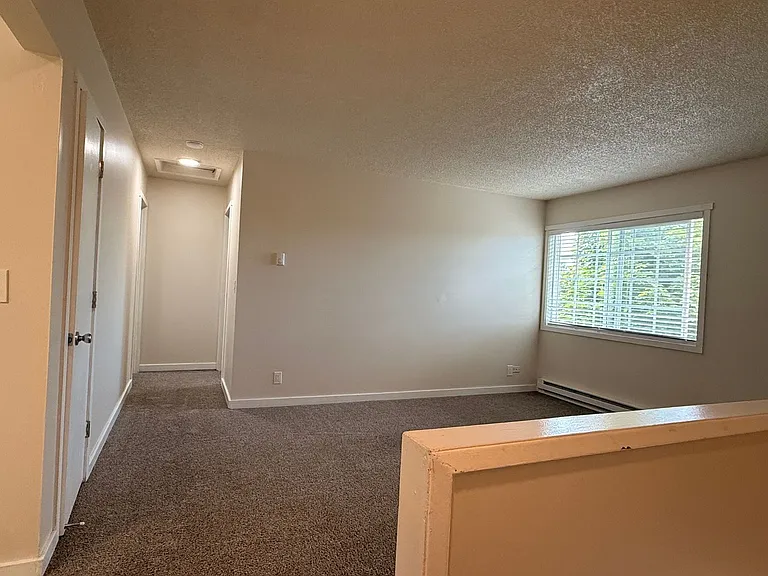 C2402 - Maple Court Apartments — Photo 21