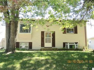 1003 Cardinal Dr, Maquoketa, IA 52060