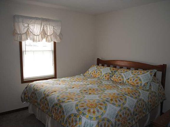5th image of 738 N Barbara Dr