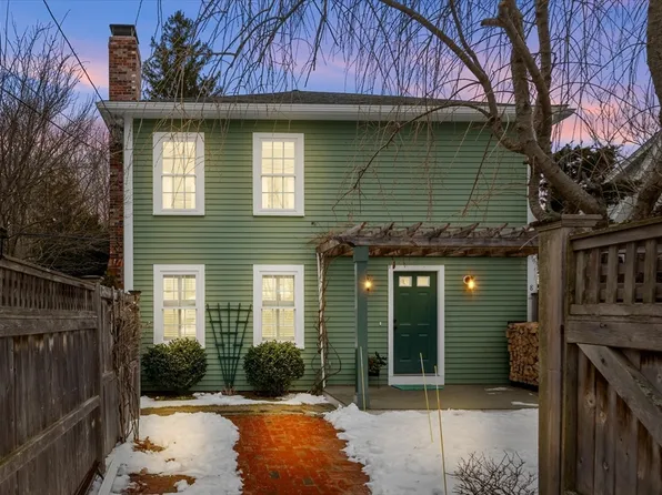 6 Maple St, Newburyport, MA 01950