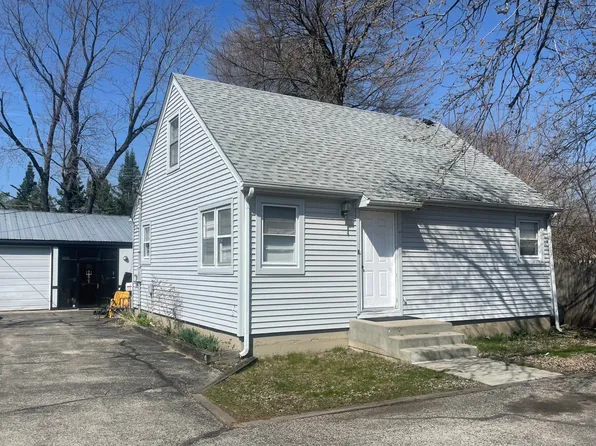 5010 W Elm St, McHenry, IL 60050