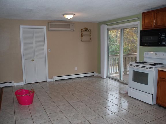 3rd image of 10 Pinehurst Ave #A