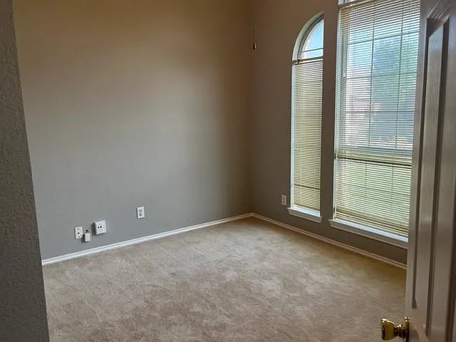 517 E Grubb Dr — Photo 17