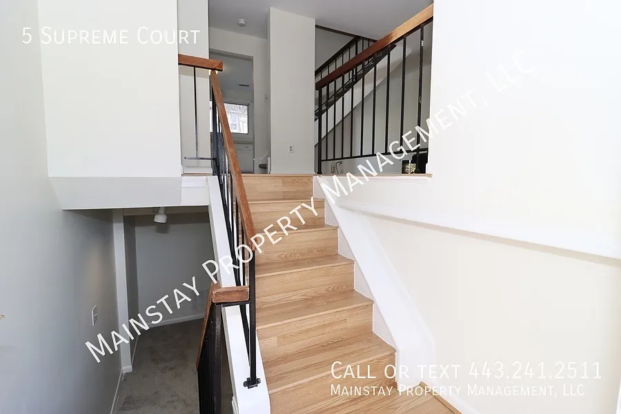 4 Bedroom Townhome W/ Fenced Yard & Finished Basement! — Photo 2