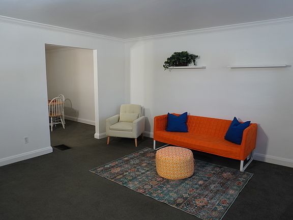 5th image of 205 E Burke Ave