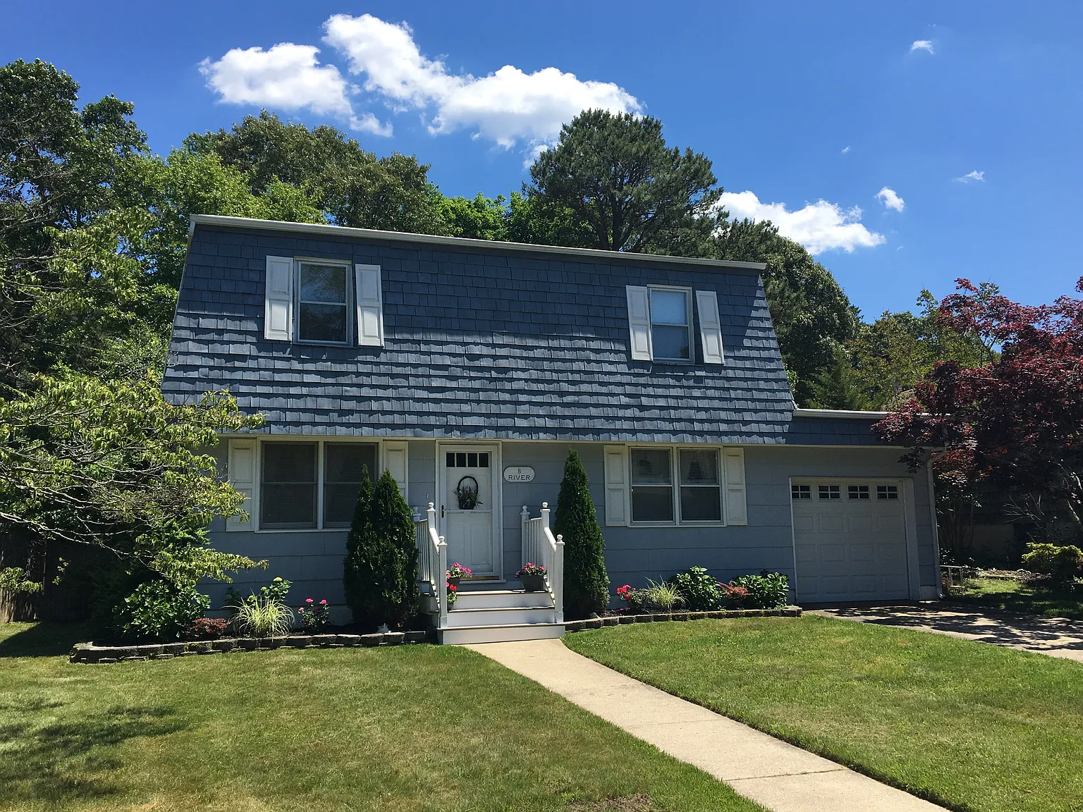 8 River Ave photo 1