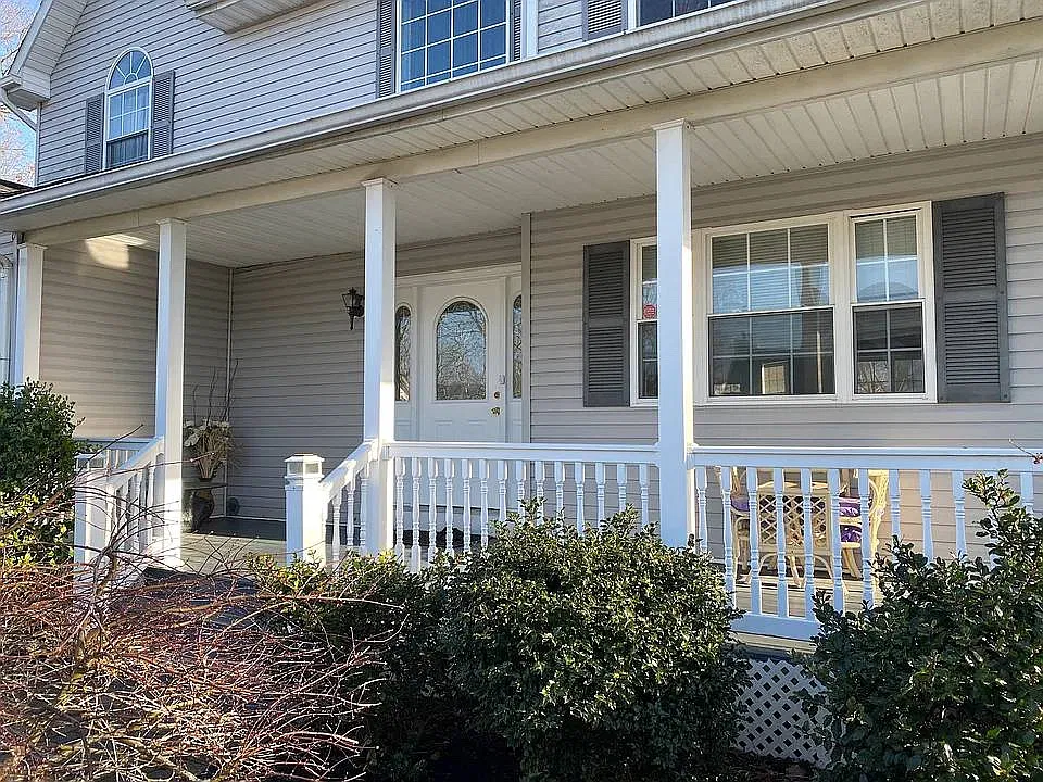 4 bed, 2.5 bath, 2800 sqft, $4,700 — Photo 1