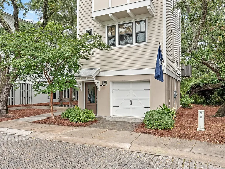 958 Key Colony Ct — Photo 2