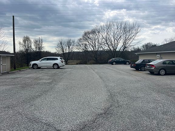 2nd image of 599 Old Quaker Rd APT B