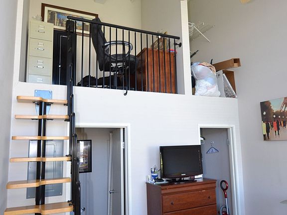 4th image of 920 Poeyfarre St APT 402
