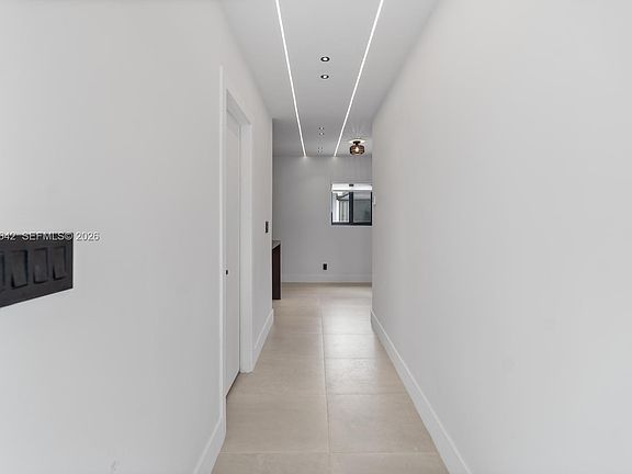 5th image of 401 NW 81st St #401