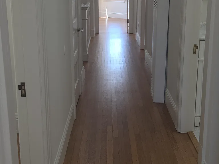 Main hallway looking towards the front bedroom.