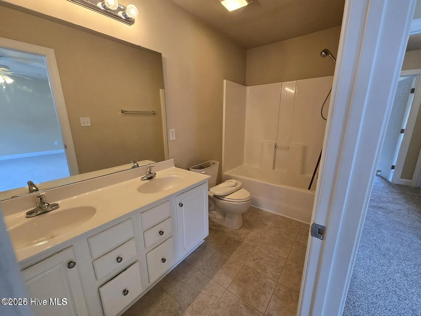 3 bed, 2.5 bath, 1506 sqft, $1,550 — Photo 2