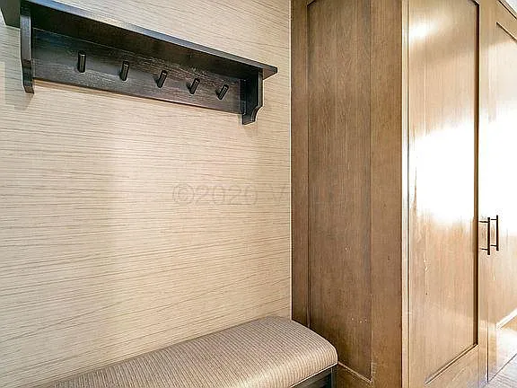 Studio, 450 sqft, $3,900 — Photo 3
