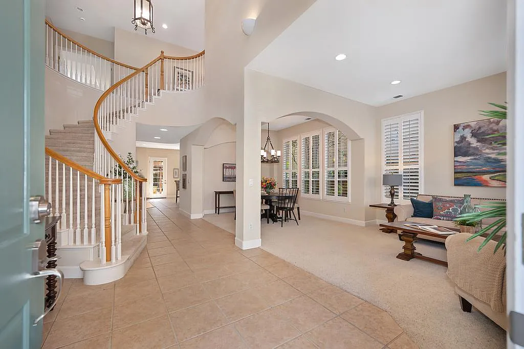 5 bed, 3176 sqft, $1,300 — Photo 2
