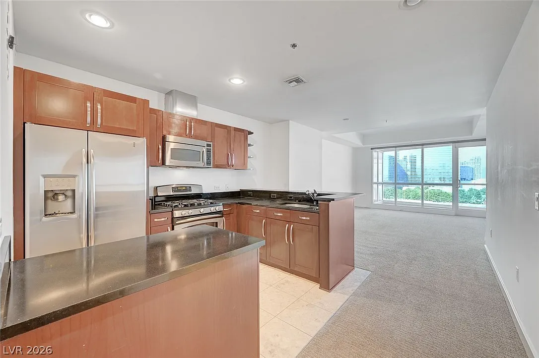 Panorama Towers — Photo 4