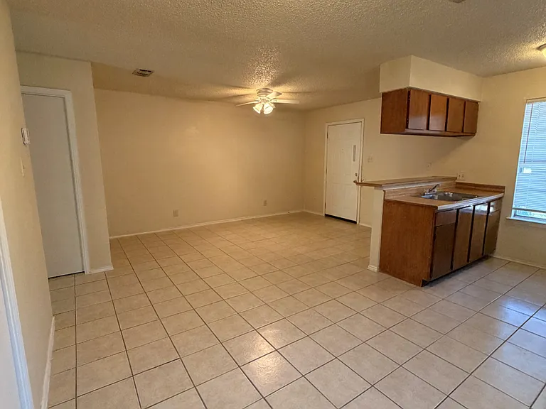 808 W Olmos Dr — Photo 11