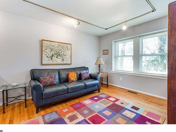 5th image of 28 Fountain Ct