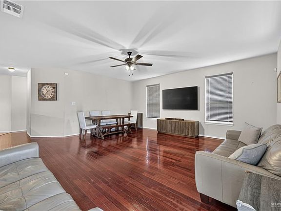4th image of 3010 San Sebastian St
