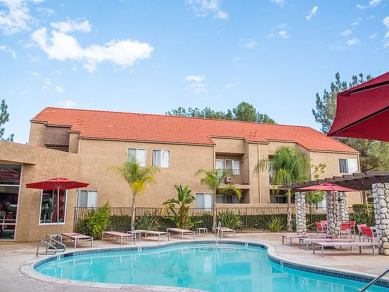 Del Flora Apartments — Photo 8