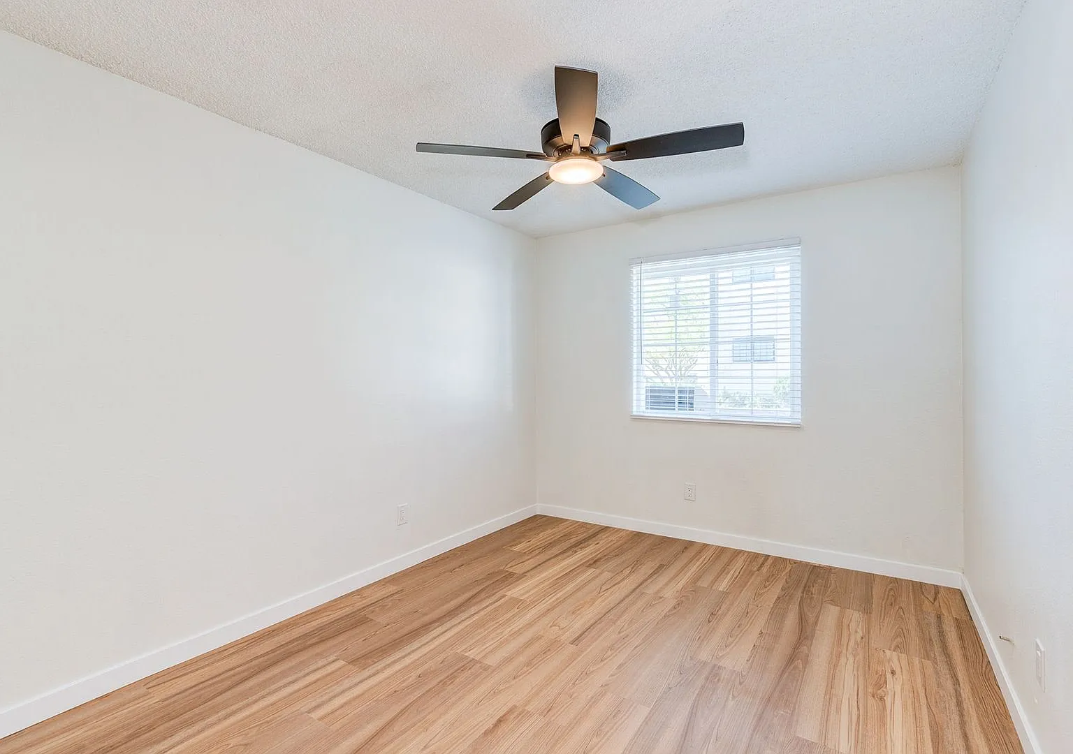 416 East Sunset Road — Photo 2