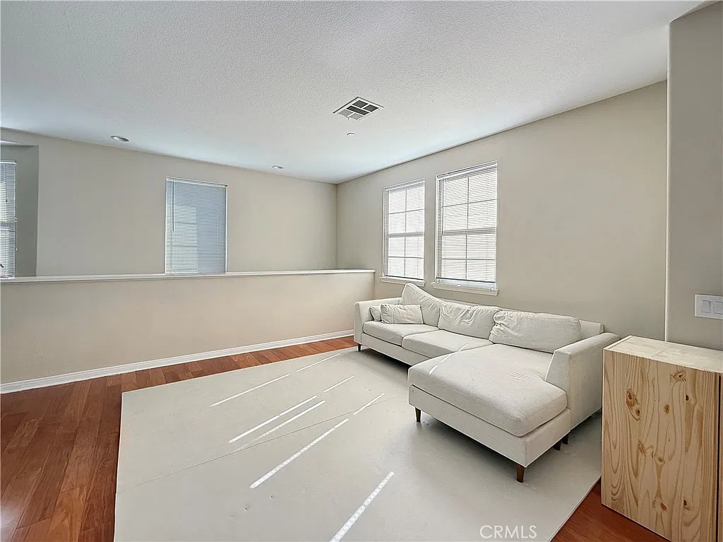 2 bed, 2.5 bath, 1402 sqft, $3,750 — Photo 4