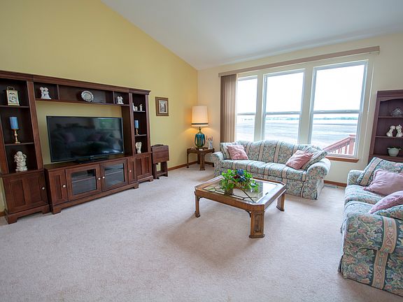 4th image of 1008 Bennett Dr