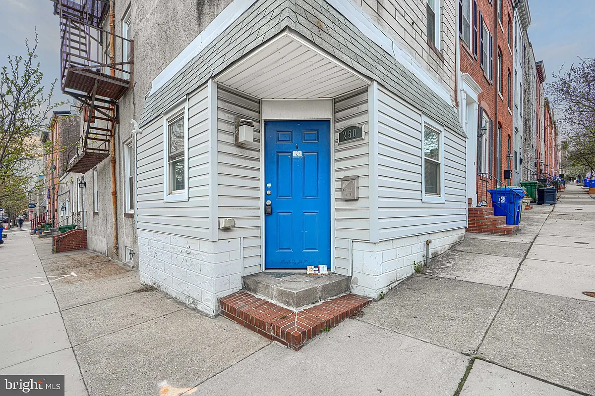 Building Photo - 250 S Washington St