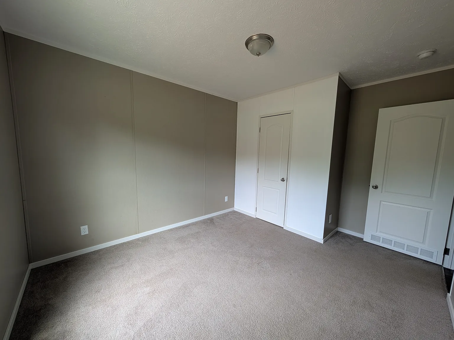 3 bed, 1352 sqft, $1,800 — Photo 3