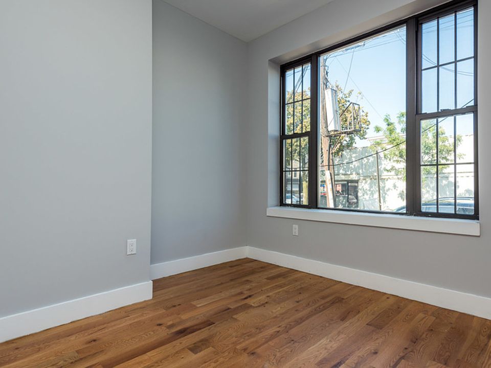 1st image of 154 Woodward Ave APT 1L