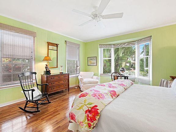 5th image of 353 Seaspray Ave