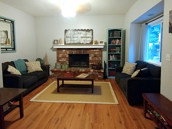 3rd image of 376 Lovers Ln