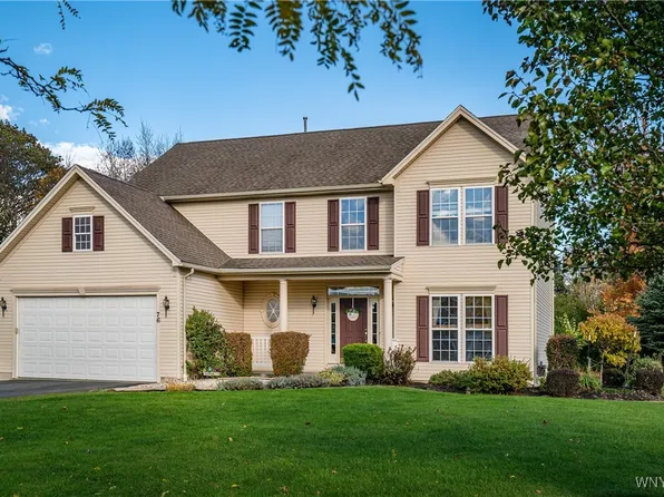 76 Graystone Ln, Orchard Park, NY 14127