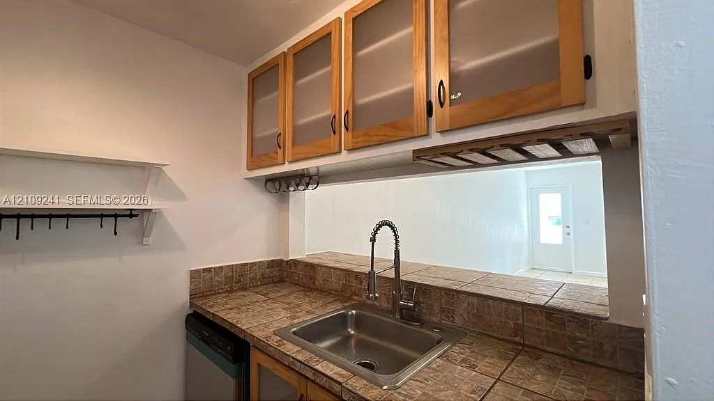 Bayside Terrace Condo — Photo 4
