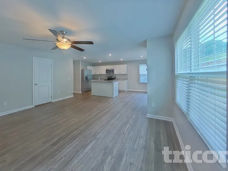 886 Purcell Dr — Photo 2