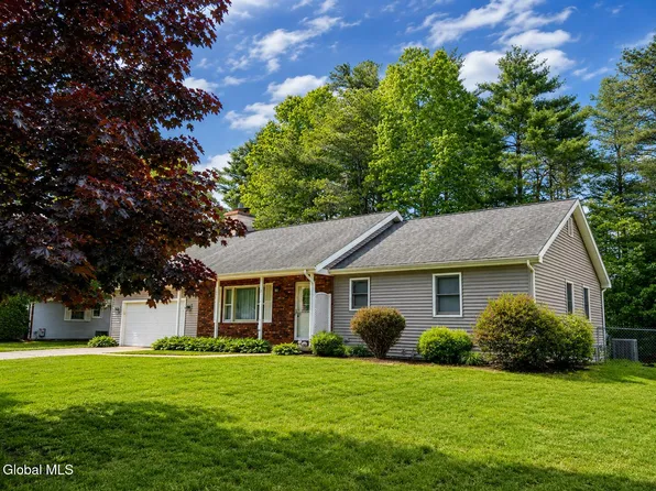 7 Sweetbriar Lane, Queensbury, NY 12804