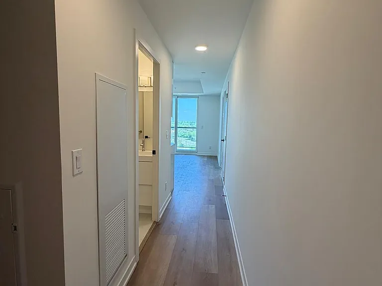 33 Erie Ave #1402 — Photo 3