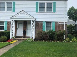 20 Bayview Ct, Manhasset, NY 11030