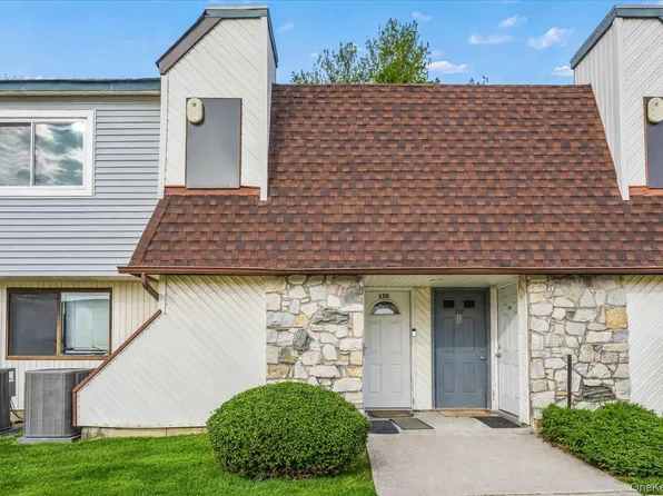 150 POINTE CIR N #150, Coram, NY 11727