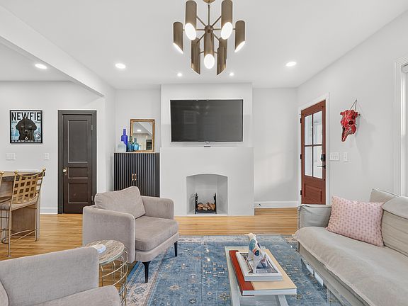3rd image of 2127 Blair Blvd