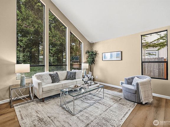 2nd image of 19532 135th Avenue SE