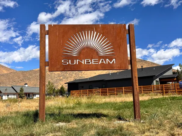 300 Sunbeam St, Hailey, ID 83333